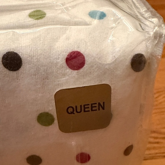Polka Dot Flannel Queen Sheet Set NEW! - Picture 2 of 8